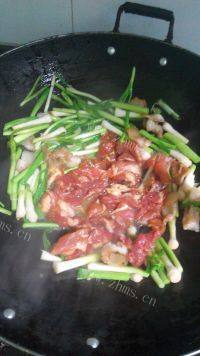家常菜蒜苗炒肉片做法图解6)