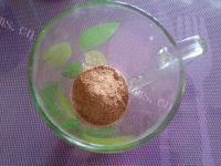 美味的椰香奶茶做法图解3)