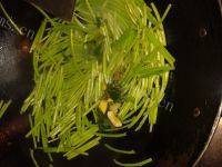 家常菜清炒芦蒿做法图解6)