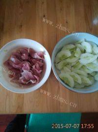 家常菜黄瓜肉片汤做法图解2)