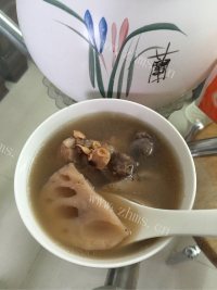 美味的猪手莲藕汤