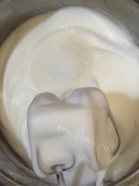 自制黑芝麻戚风蛋糕做法图解11)