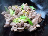 家常菜土豆胡萝卜炖牛肉做法图解9)