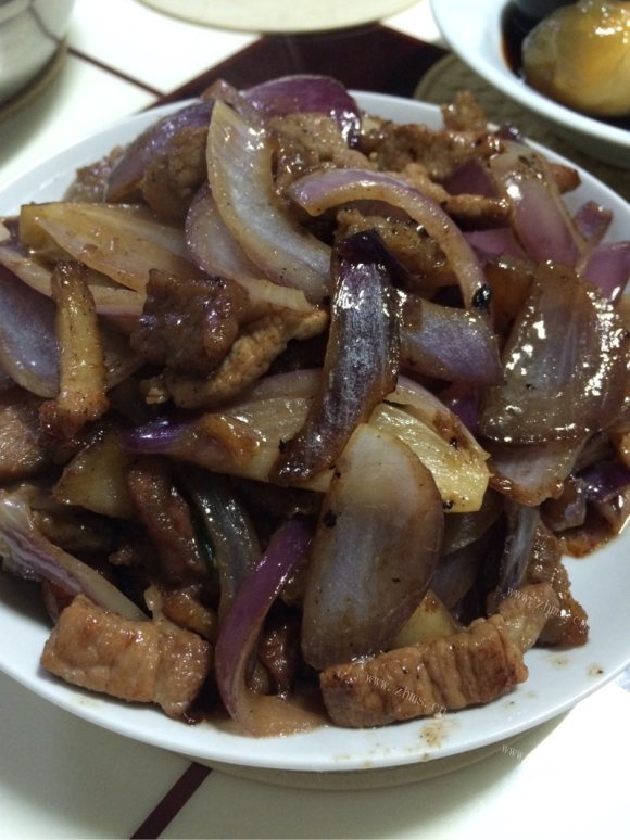 质嫩爽口的洋葱炒肉