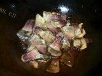 家常菜腊肉炒花菜做法图解1)