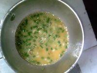 绿色食物鸡蛋炒河粉做法图解1)