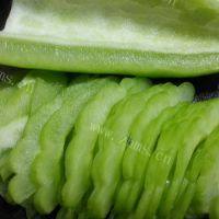 家常菜苦瓜炒肉做法图解1)