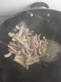 唇齿留香的炒鱿鱼做法图解6)
