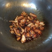 喷香的竹笋炒肉做法图解6)