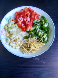 香喷喷的砂锅豆干焖肉做法图解4)