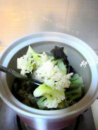菜花木耳排骨汤做法图解11)