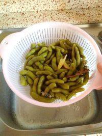 下酒菜盐水毛豆做法图解6)