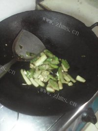 虾皮炒黄瓜做法图解4)