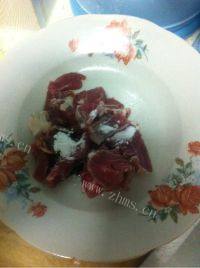 家常菜莲藕炒肉做法图解2)