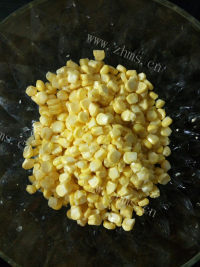 美味的奶香玉米烙做法图解3)