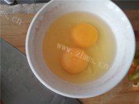 虾酱鸡蛋炒豆腐做法图解2)