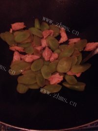 油而不腻的莴笋炒肉片做法图解4)