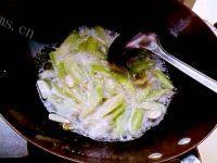 美味丝瓜烩银耳做法图解3)