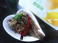 香脆的酥鲫鱼