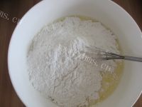 自制红豆沙冰皮月饼做法图解4)