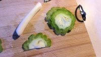 美味的苦瓜蛋花汤做法图解1)