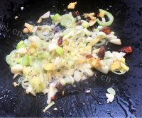 好吃的刀鱼炖茼蒿做法图解7)