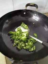 特色美食辣椒炒肉做法图解3)