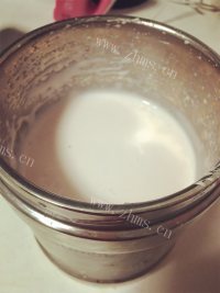 好吃的自制草莓冰激凌做法图解2)