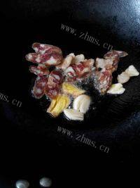 家常菜荷兰豆炒香肠做法图解4)