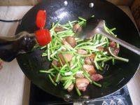 家常菜蒜薹炒腊肉做法图解6)