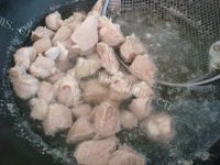 美味酸辣猪肉粉丝汤做法图解3)