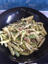 家常菜土豆豆角炖肉做法图解10)