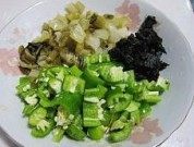 家常菜酸菜炒豆芽做法图解2)