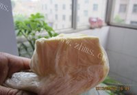 诱人的金枪鱼披萨做法图解2)
