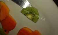 美味的小海狮水果拼盘做法图解9)