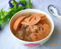美味的莲藕排骨汤