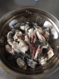 色泽鲜亮的酸菜鱼做法图解1)
