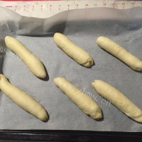 色香味浓的毛毛虫面包做法图解8)