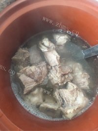 美味的香菇排骨汤做法图解1)