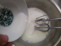 美味的轻乳酪芝士蛋糕做法图解4)