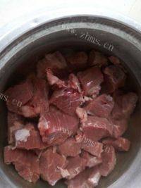 家常菜土豆烧牛肉做法图解1)