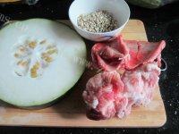 冬瓜薏米猪骨汤的做法图解一