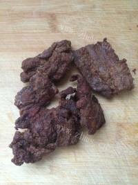 美味的辣炒五香肉做法图解1)