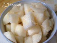 美味的银耳雪梨莲子汤做法图解3)