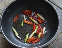 家常菜荷兰豆炒腊味做法图解6)