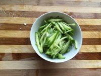 自制草菇鸡肉酱拌面做法图解1)