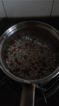 手工薏米红豆粥做法图解2)