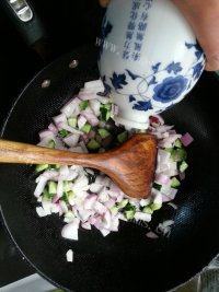 洋葱炒鸡蛋（家庭版）做法图解11)