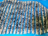 自制芝麻面包棒做法图解7)
