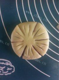 口感饱满的玫瑰花饼做法图解21)